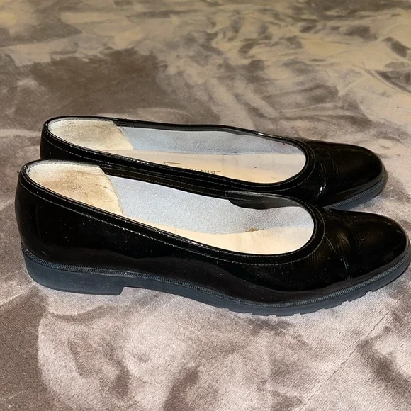 SALVATORE FERRAGAMO Black Patent Slip On Minimalist Loafer - sz 7.5 - Picture 3 of 10